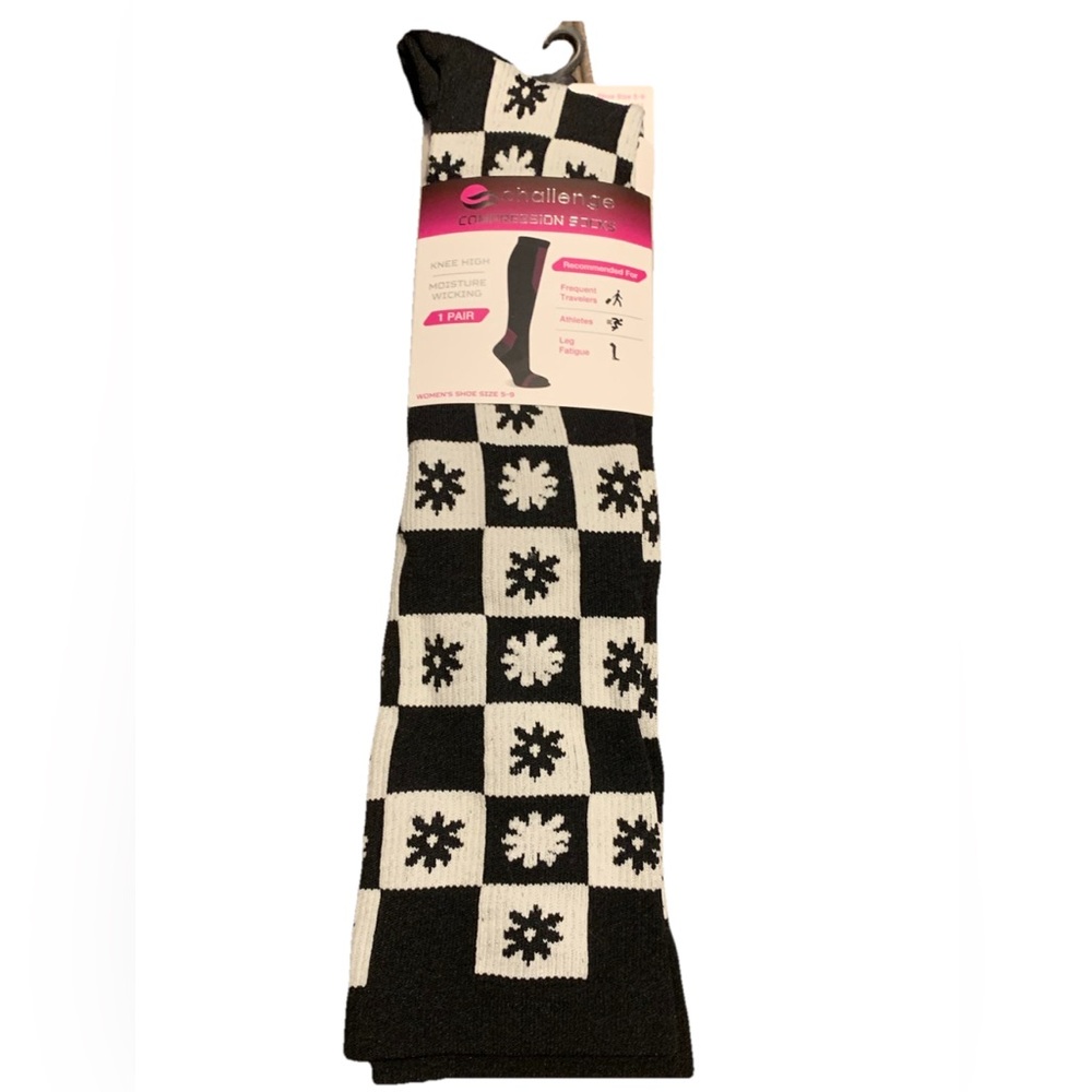 Compression Socks for Women Shoe size 5-9 Snowflake Christmas Design NWT